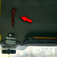 Pasažierus šokē Rīgas mikroautobusā izvietotā Georga lente; šoferim samazina prēmiju