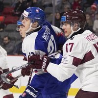 Latvijas U-20 hokejisti vēlreiz paliek 'sausā' un cīnīsies par palikšanu elitē