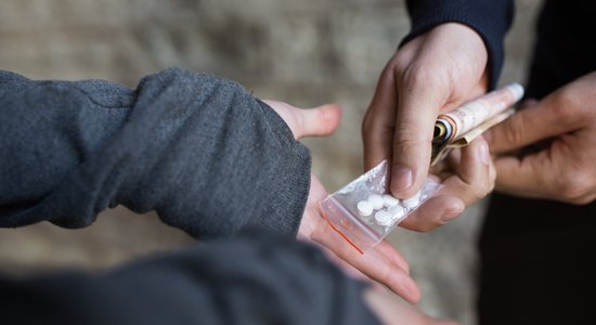 Bloomberg рассчитал "индекс греха": Латвия — в числе худших стран для покупки наркотиков