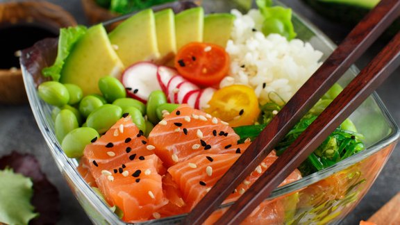 suši salāti poke bowl