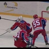 Video: CSKA vārtsargs saņem sitienu ar nūju pa seju