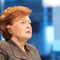 EP vēlēšanas: Vaira Vīķe-Freiberga aicina iedzīvotājus doties balsot