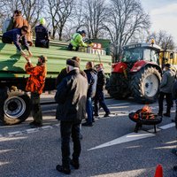 Lauksaimnieki Vācijā bloķē piekļuvi galvenajām ostām