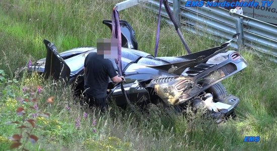 Video: Nirburgringas trasē avarējis viens no septiņiem 'Koenigsegg One:1' pasaulē