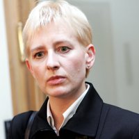 Домбровскис опять восстановил уволенную Стрике в должности