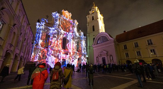 Foto: Viļņā mirdz neparasti skaistas gaismas instalācijas