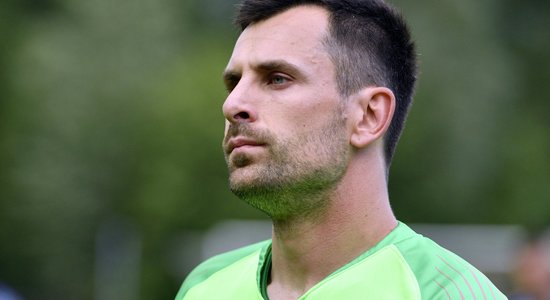 Ikstens papildina bijušo izlases futbolistu loku 'Saldus SS'/'Leevon' komandā