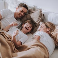 Женатые пары с детьми составляют всего 16% семей Латвии