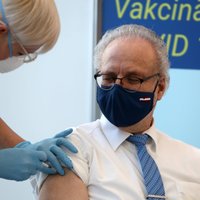 Levits un eksprezidenti otro 'AstraZeneca' vakcīnas pret Covid-19 devu saņems 15. aprīlī