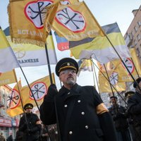 Maskavas ielās maršē tūkstošiem neonacistu; pieprasa atzīt 'Jaunkrieviju'