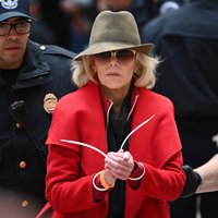 ASV klimata protestos atkal aizturēta Džeina Fonda