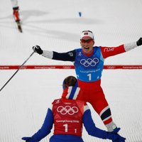 Norvēģijas slēpotājas triumfē stafetē; Bjergena iegūst septīto olimpisko zeltu