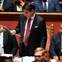 Konte iesniegs demisijas rakstu; krīt Itālijas valdība