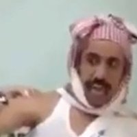 Video: Kā arābs reaģē uz adatas dūrienu