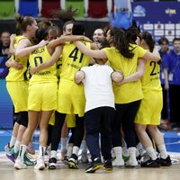 Stambulas 'Fenerbahce' basketbolistes ar graujošu uzvaru triumfē FIBA Eirolīgā