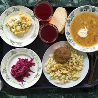 В детских садах Латвии урезали норму калорийности блюд: родители жалуются, что дети приходят голодными