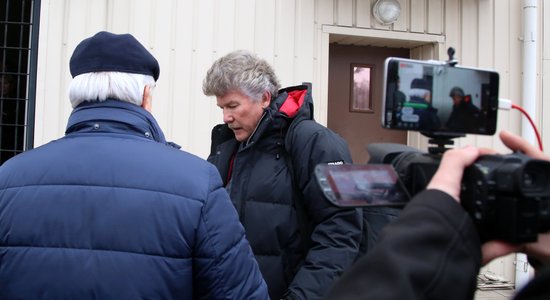 ФОТО: Внесен залог 200 000 евро за освобождение экс-главы Rīgas satiksme Бемхенса