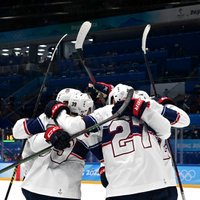 'Pekina 2022' : Ziemeļamerikas hokeja derbijā ASV pieveic Kanādu