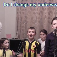 Noskaties! Sociālajos tīklos slavu guvis ģimenisks mūzikla 'Nožēlojamie' dziedājums