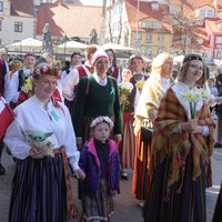 Koncerti, vides objekti un tautastērpi. 4. maija svētku programma Rīgā