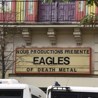 'Eagles of Death Metal': joprojām esam šausmās un mēģinām samierināties ar notikumiem Parīzē