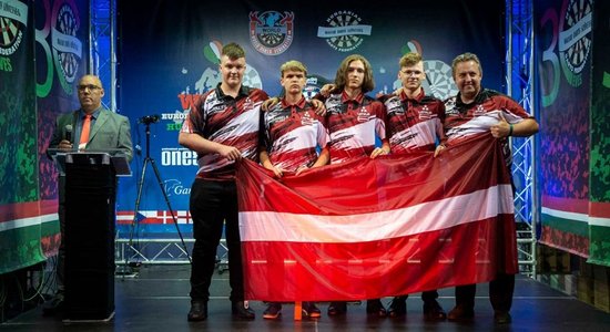 Latvijas jaunie šautriņu metēji pirmo reizi startējuši Eiropas kausā U-18 vecuma grupā