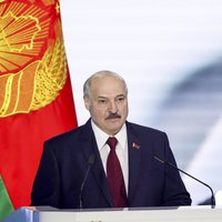 Lukašenko sola migrantiem neatturēt viņus no došanās uz ES