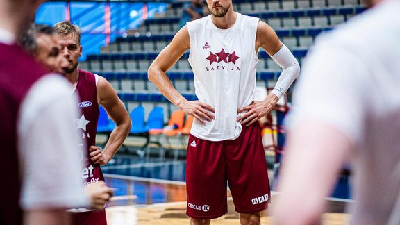 Latvijas basketbola izlase aizvada pirmo treniņu Liepājā