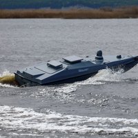 Video: Ukraiņu attālināti vadāma ātrlaiva iznīcinājusi krievu helikopteru