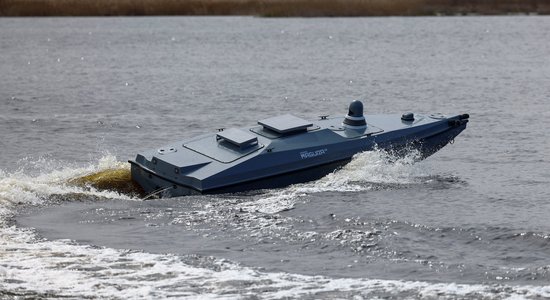 Video: Ukraiņu attālināti vadāma ātrlaiva iznīcinājusi krievu helikopteru