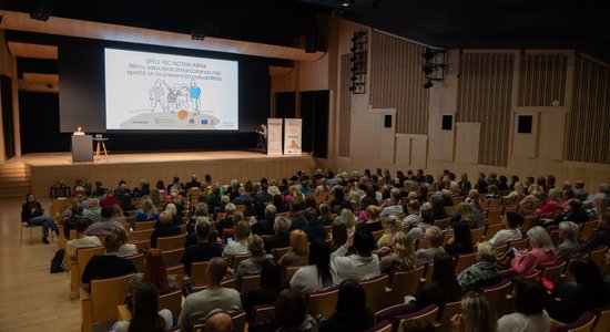 Spēle pēc noteikumiem: konferencē pārrunā bērnu seksuālas izmantošanas riskus sportā un to prevenciju