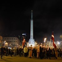 Foto: Patriotiskais Lāčplēša dienas lāpu gājiens pulcē vairākus tūkstošus