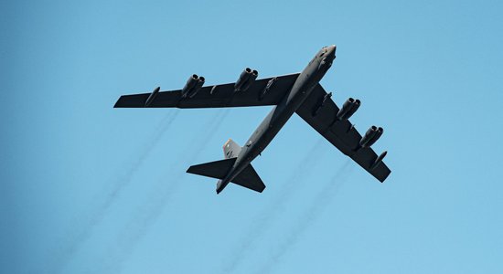 Над Памятником Свободы в Риге пролетит американский стратегический бомбардировщик