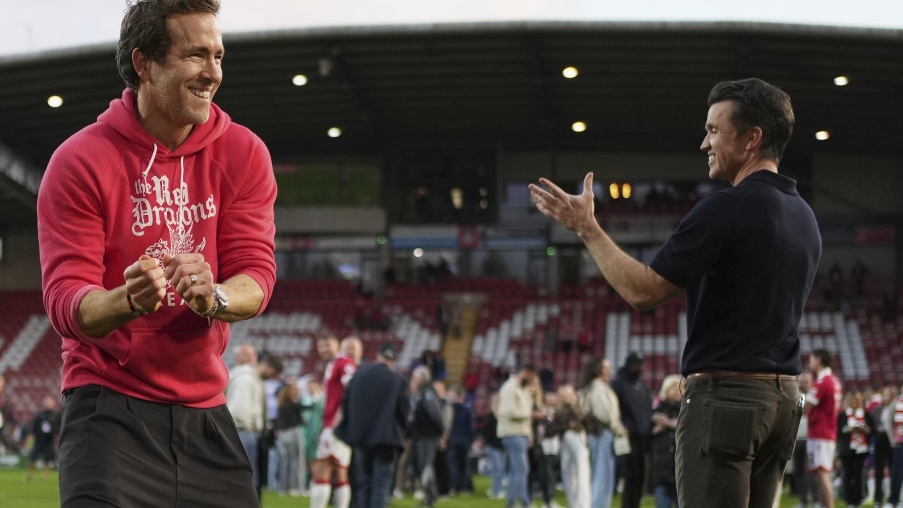 No cirka līdz vēsturiskam paaugstinājumam – "Wrexham" futbola pasaka turpinās