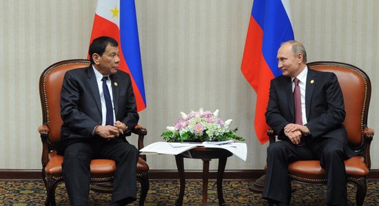 Filipīnu prezidents Duterte ticies ar savu 'varoni' Putinu