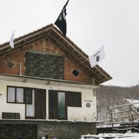 'Islāma valsts' karogu dēļ policija veic reidu konservatīvā Bosnijas ciemā
