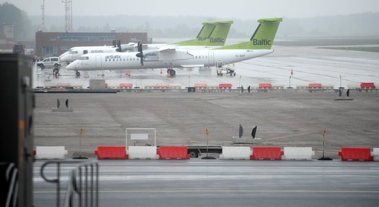 Пассажиры airBaltic винят в задержке рейса и.о. премьер-министра Литвы Буткявичюса