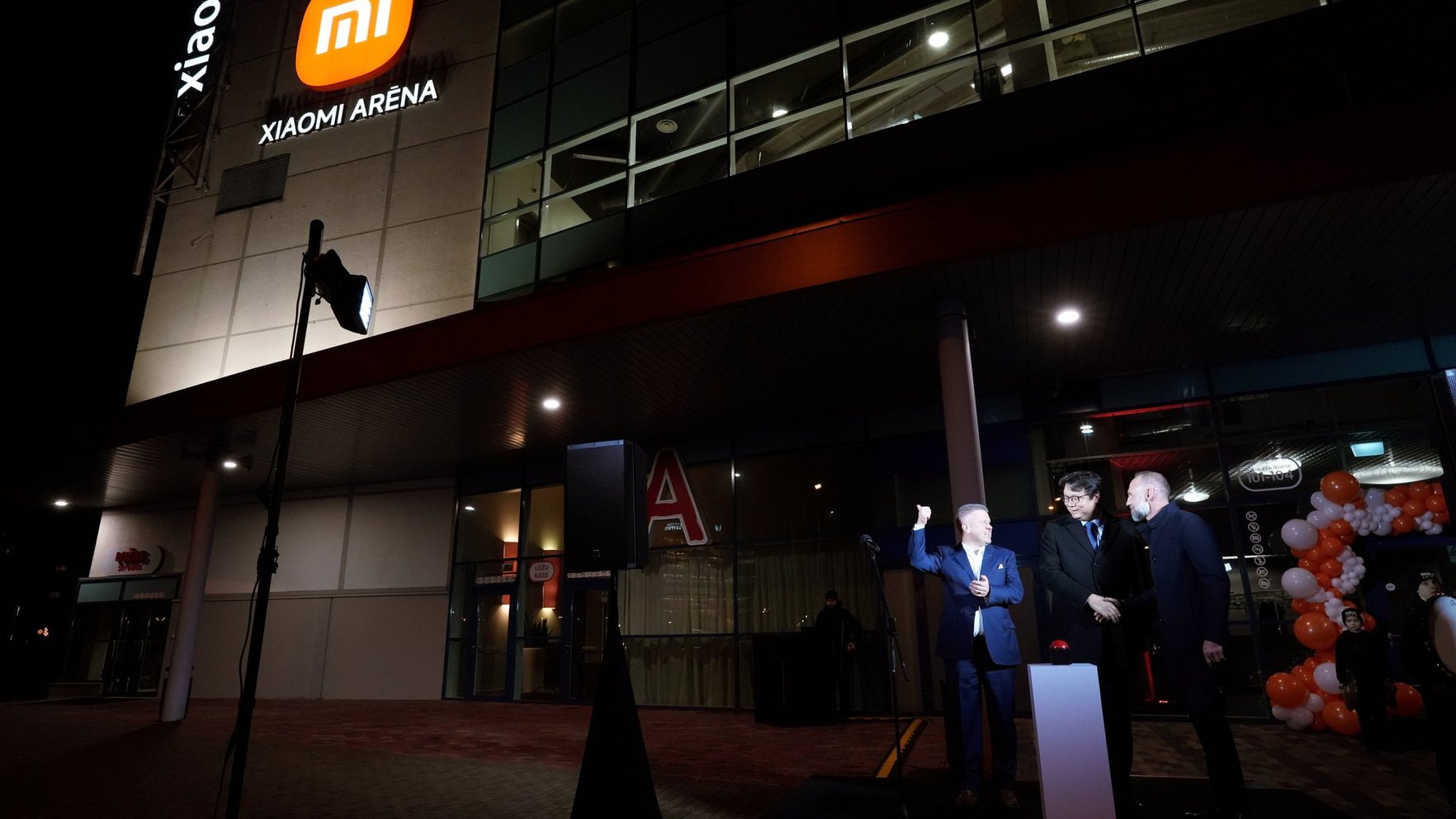 "Xiaomi Arēnā" skaidru naudu vairs nepieņems