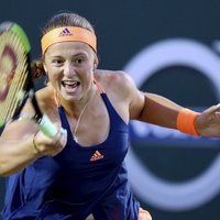 Ostapenko droši uzvar Vozņacki un iekļūst Čārlstonas WTA 'Premier' turnīra pusfinālā