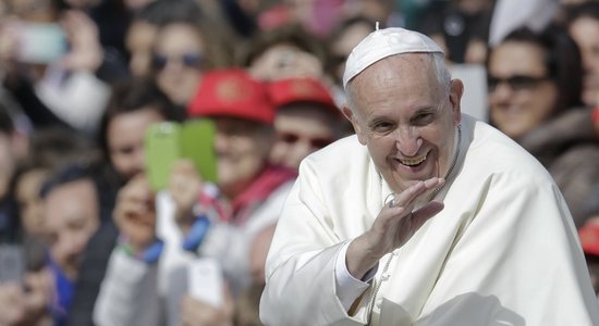 Папа Римский из-за пандемии коронавируса объявил массовое прощение грехов всем покаявшимся в течение года