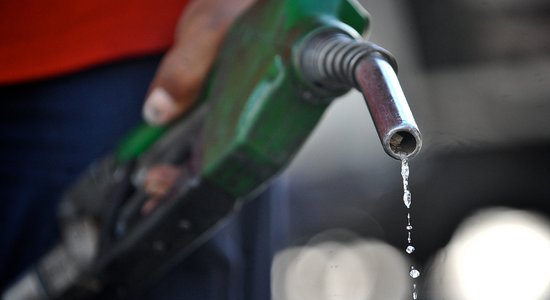 Degvielas tirgotāji pirmo reizi gada laikā paaugstinājuši benzīna cenu
