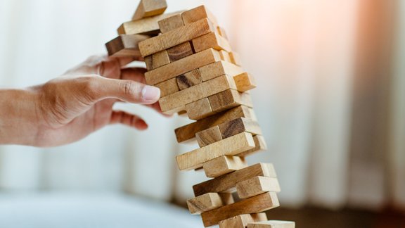 jenga koka klucīši roka spēle karjera izgāšanās kļūda