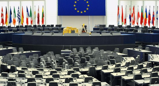 Pirms EP vēlēšanām vadībā Eiropas Tautas partija, liecina aptaujas dati