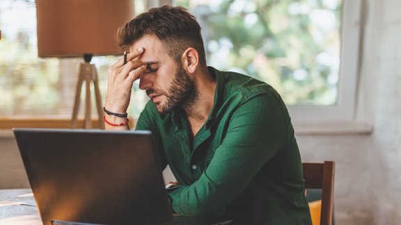 vīrietis darbs karjera stress veselība