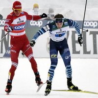 Video: Krievijas slēpotājs Bolšunovs iesit konkurentam ar nūju un pēc finiša viņu notriec