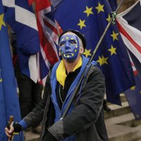 ES piedāvā 'Brexit' atlikšanu līdz oktobra beigām; Meja piekrīt
