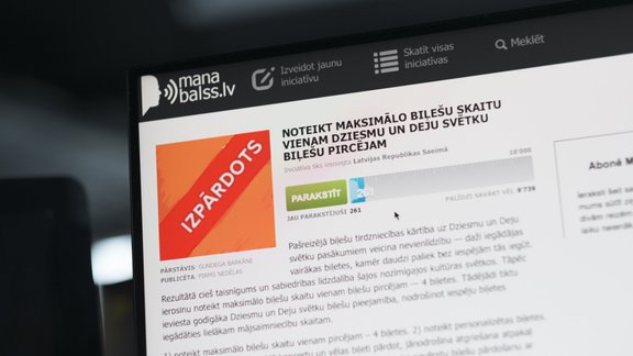 Astoņas par daudz. Rosina samazināt Skolēnu Dziesmu svētku biļešu viena pirkuma skaitu
