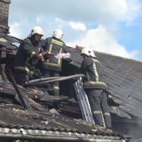 ФОТО, ВИДЕО: Загорелся частный дом - пожарные ликвидировали огонь