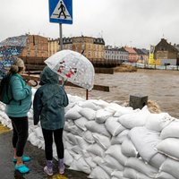 Čehijā un Polijā pēc lietusgāzēm dažviet izcēlušies plūdi