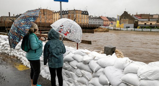 Čehijā un Polijā pēc lietusgāzēm dažviet izcēlušies plūdi